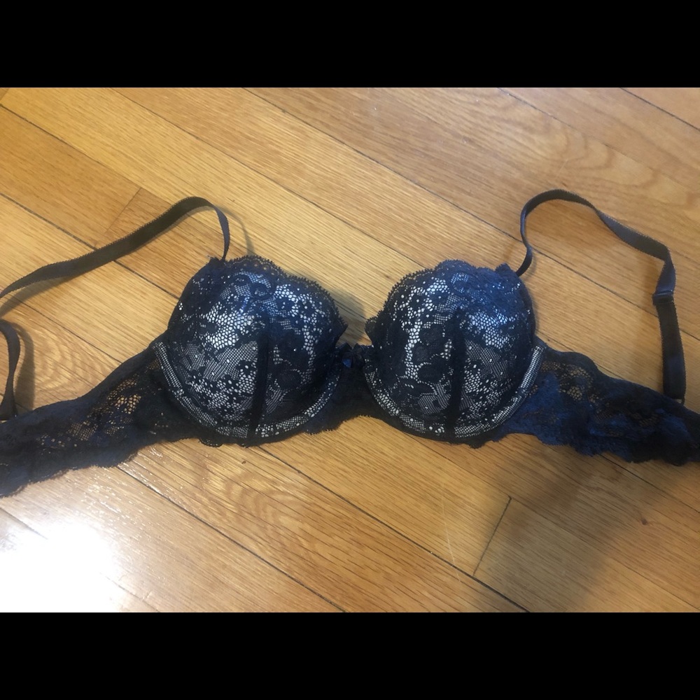 Victoria’s Secret Bra 32C Chantilly Lace Demi